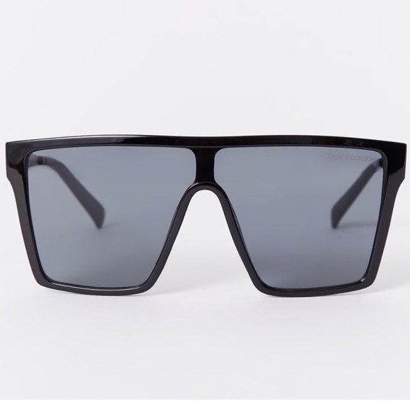True Religion Oversized Black Sunglasses - Picture 3 of 7